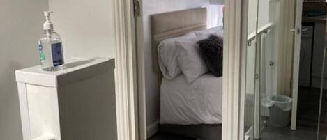 2 quartos, escrivaninha, Wi-Fi, roupa de cama