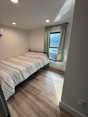 5 habitaciones, internet y ropa de cama