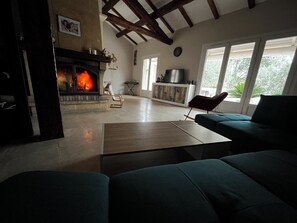Living area - Beautiful Provencal family home (Saint-Gilles)