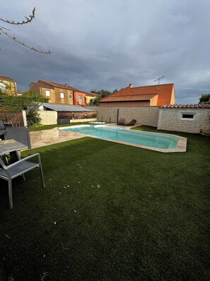 Pool - Beautiful Provencal family home (Saint-Gilles)