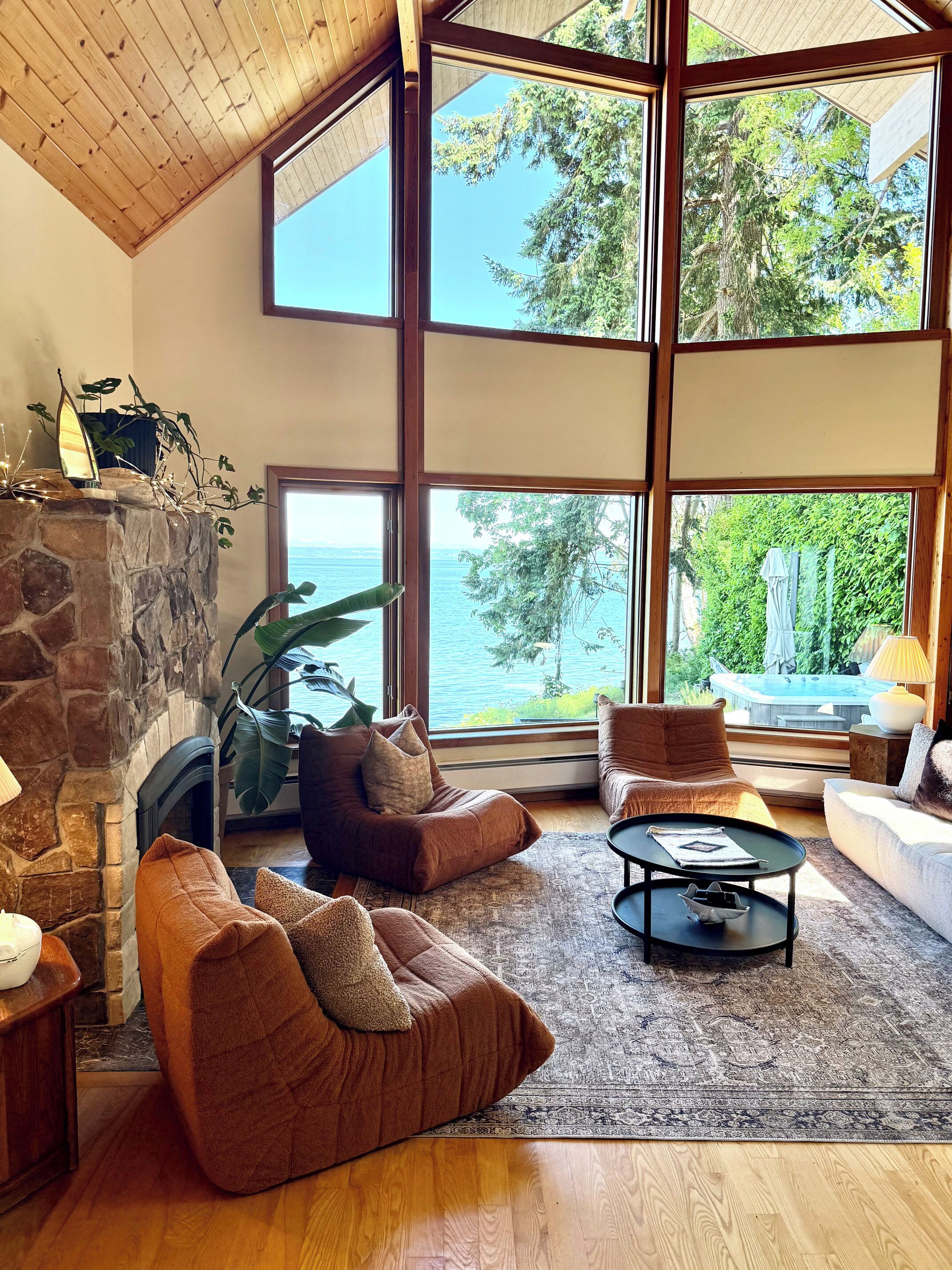 Smart TV, fireplace, table tennis, books