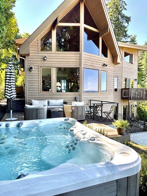 Unclassified image, 4 of 108, button - Beachfront Luxury Retreat: Hot Tub, 3 King Beds + Ensuites, Stunning Sea Views (Kingston)