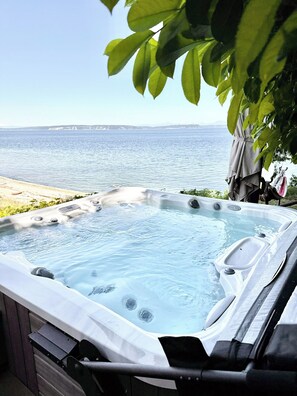 Unclassified image, 3 of 108, button - Beachfront Luxury Retreat: Hot Tub, 3 King Beds + Ensuites, Stunning Sea Views (Kingston)