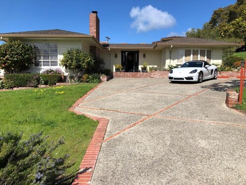 Private Guest Suite with Kitchen, Private Bath & Separate Entrance