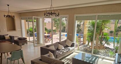 Spacious 3 bedroom, 2 bathroom, villa with Tropical Garden and Large Pool
