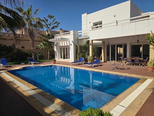 Spacious 3 bedroom, 2 bathroom, villa with Tropical Garden and Large Pool