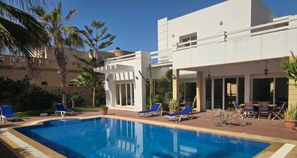 Spacious 3 bedroom, 2 bathroom, villa with Tropical Garden and Large Pool