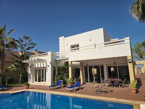 Pool - Spacious 3 bedroom, 2 bathroom, villa with Tropical Garden and Large Pool (Mirleft)