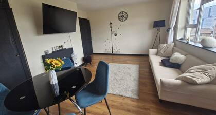 Apartment in the Heart of Wimbledon Parking Included!
