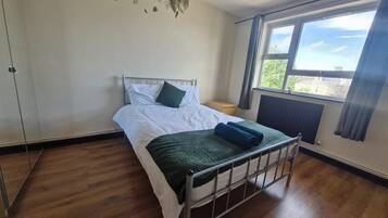 2 habitaciones, tabla de planchar con plancha, wifi y ropa de cama