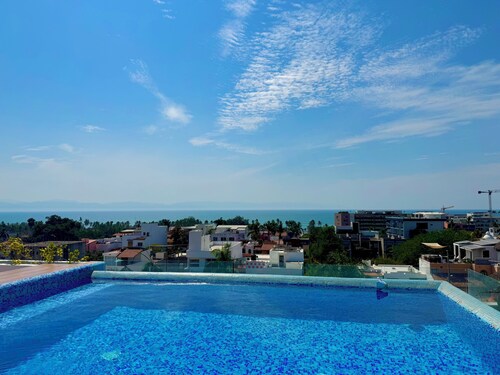 2BR Condo with Ocean View near the beach