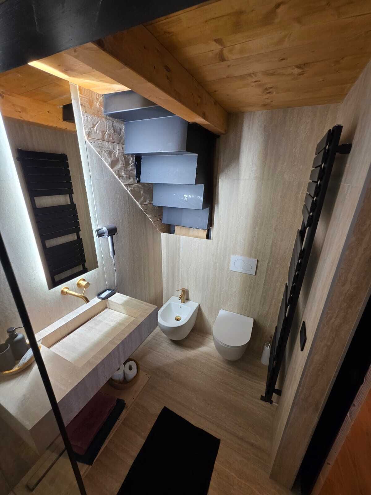 Dusche, Whirlpool, Haartrockner, Bidet