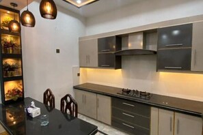 Unclassified image, 5 of 9, button