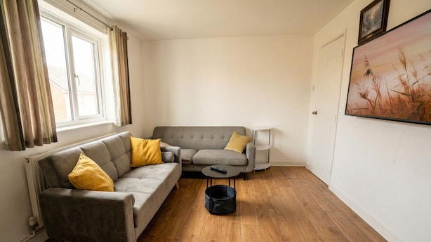 TV - Family home for six with free parking and ethernet connection (Greater Manchester)