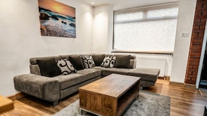 TV - Family home for six with free parking and ethernet connection (Greater Manchester)