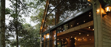 ファミリー コテージ マウンテンビュー | 屋外ダイニングエリア