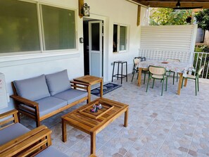 Outdoor dining - T2, calm, nature, games In the heart of Martinique 15 min from the beach (Saint-Esprit)