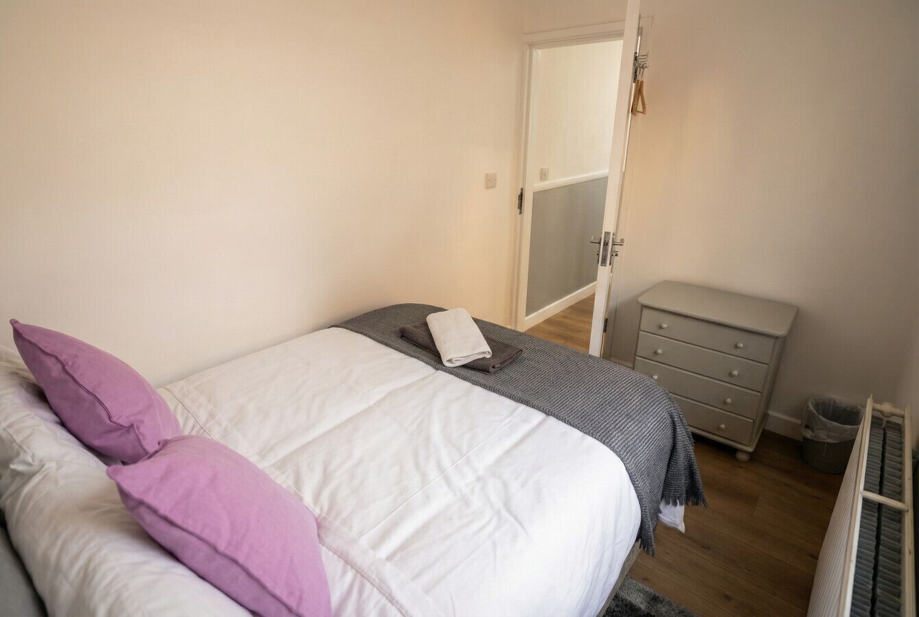 2 chambres, bureau, Wi-Fi, literie fournie