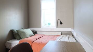 Ropa de cama hipoalergénica y escritorio