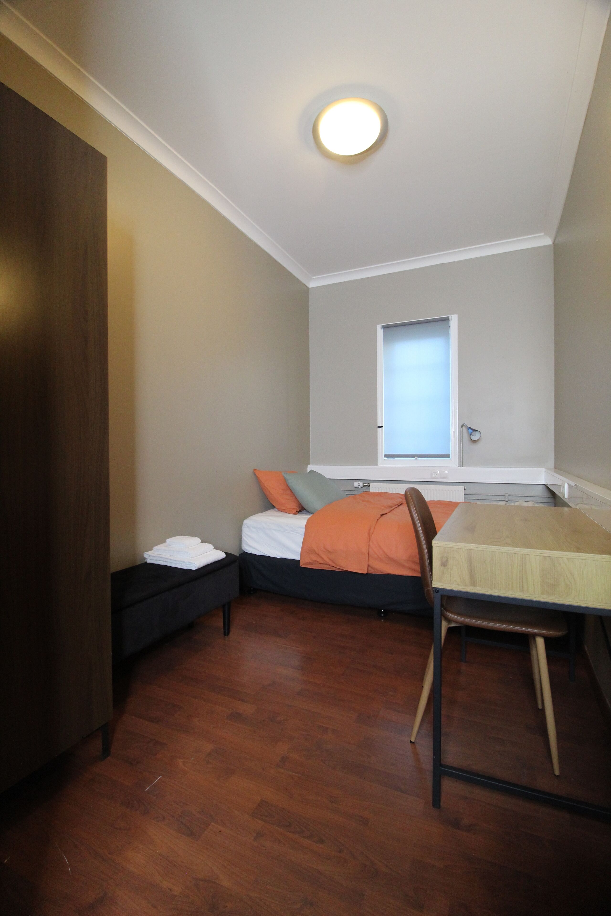 Ropa de cama hipoalergénica y escritorio 