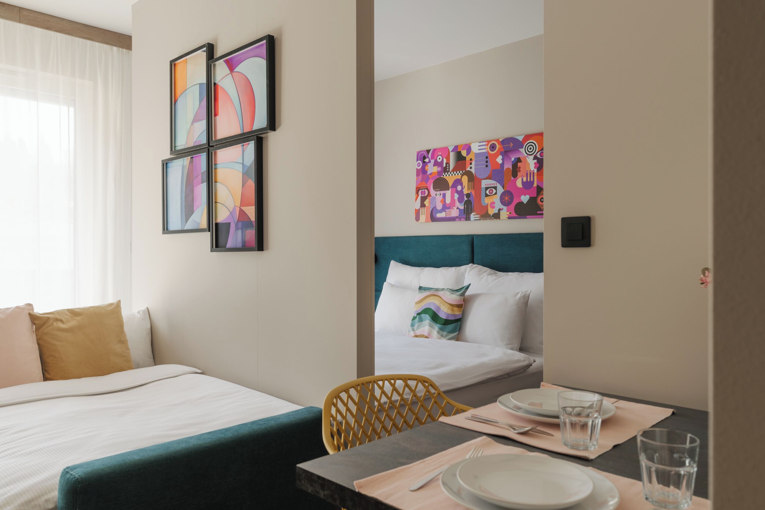 Select-Comfort-Betten, Schreibtisch, laptopgeeigneter Arbeitsplatz