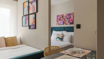 Select-Comfort-Betten, Schreibtisch, laptopgeeigneter Arbeitsplatz