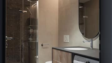 Gratis toiletartikelen, een haardroger, handdoeken, zeep