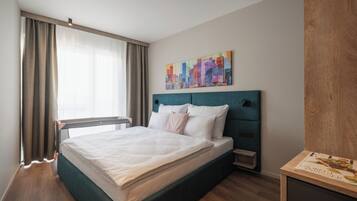 Select Comfort-bedden, een bureau, een laptopwerkplek