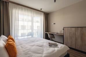 Comfort Suite, Courtyard View (405) | Select Comfort beds, desk, laptop workspace, blackout drapes - Avenue Apartments Vrchlického (Prague)
