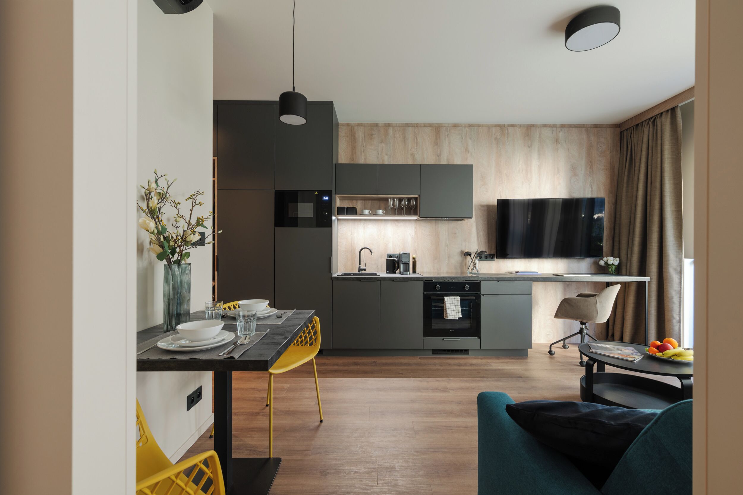 Select-Comfort-Betten, Schreibtisch, laptopgeeigneter Arbeitsplatz