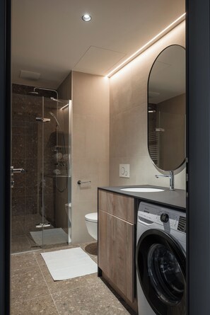 ของใช้ในห้องน้ำฟรี, ไดร์เป่าผม, ผ้าเช็ดตัว, สบู่