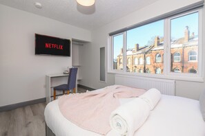 2 bedrooms, iron/ironing board, free WiFi, bed sheets