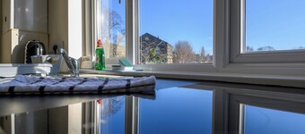 Suite in Leeds + Shared Kitchen + Parking2 - Pass the Keys