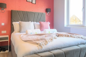 2 bedrooms, iron/ironing board, free WiFi, bed sheets