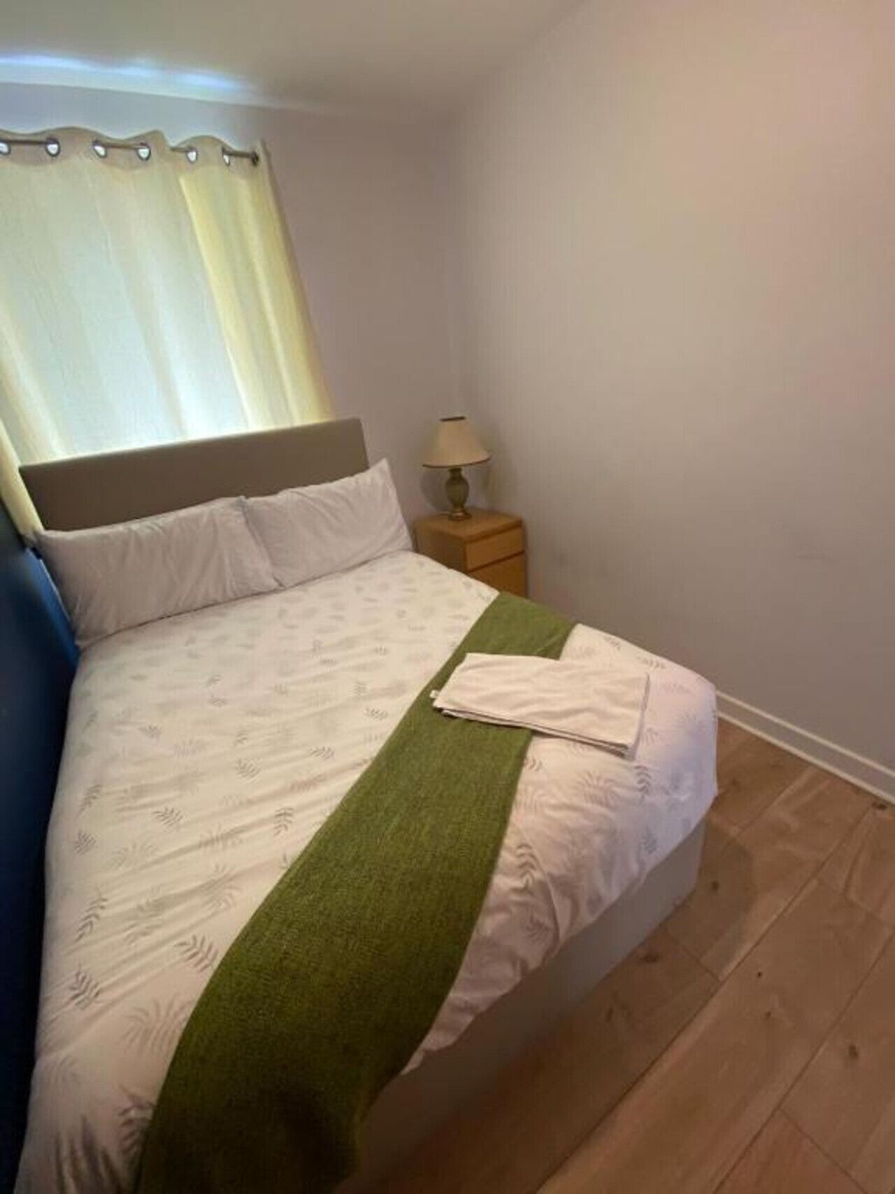 3 bedrooms, desk, WiFi, bed sheets