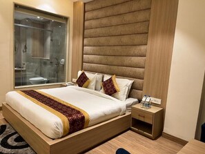 Executive Double Room, City View | Desk, laptop workspace, blackout drapes, iron/ironing board