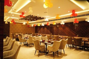 Dining - Hotel RRV with Free Parking (Amritsar)