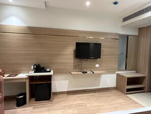 Executive Double Room, City View | Interior
