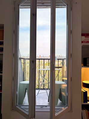 Interior - Lovely Parisian flat with nice view, quiet and last floor in Paris. (Paris)