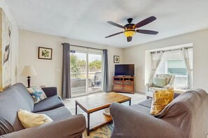 TV - Pet Friendly Townhouse Steps from Beach & Pool! (Port St. Joe)