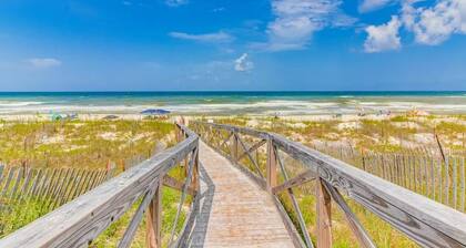Pet Friendly Townhouse Steps from Beach & Pool!
