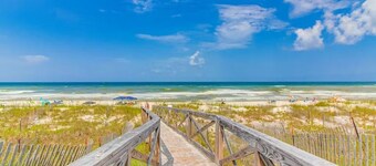 Pet Friendly Townhouse Steps from Beach & Pool!