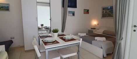 1 chambre, fer et planche à repasser, lit parapluie, Wi-Fi gratuit