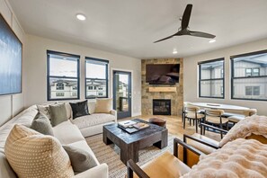 Televisión, chimenea