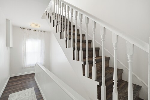 5 mins walk from The Harbour, The Rooms, and all the fun of Downtown St. John’s!