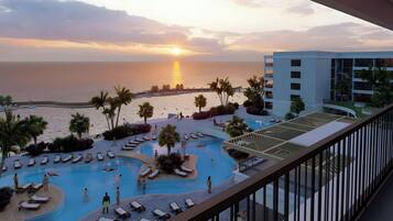Room, 1 King Bed, Balcony, Ocean View (Guest)