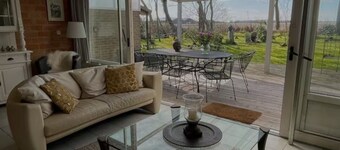 Cozy vacation home with garden and far-reaching views of traditional tulip fields