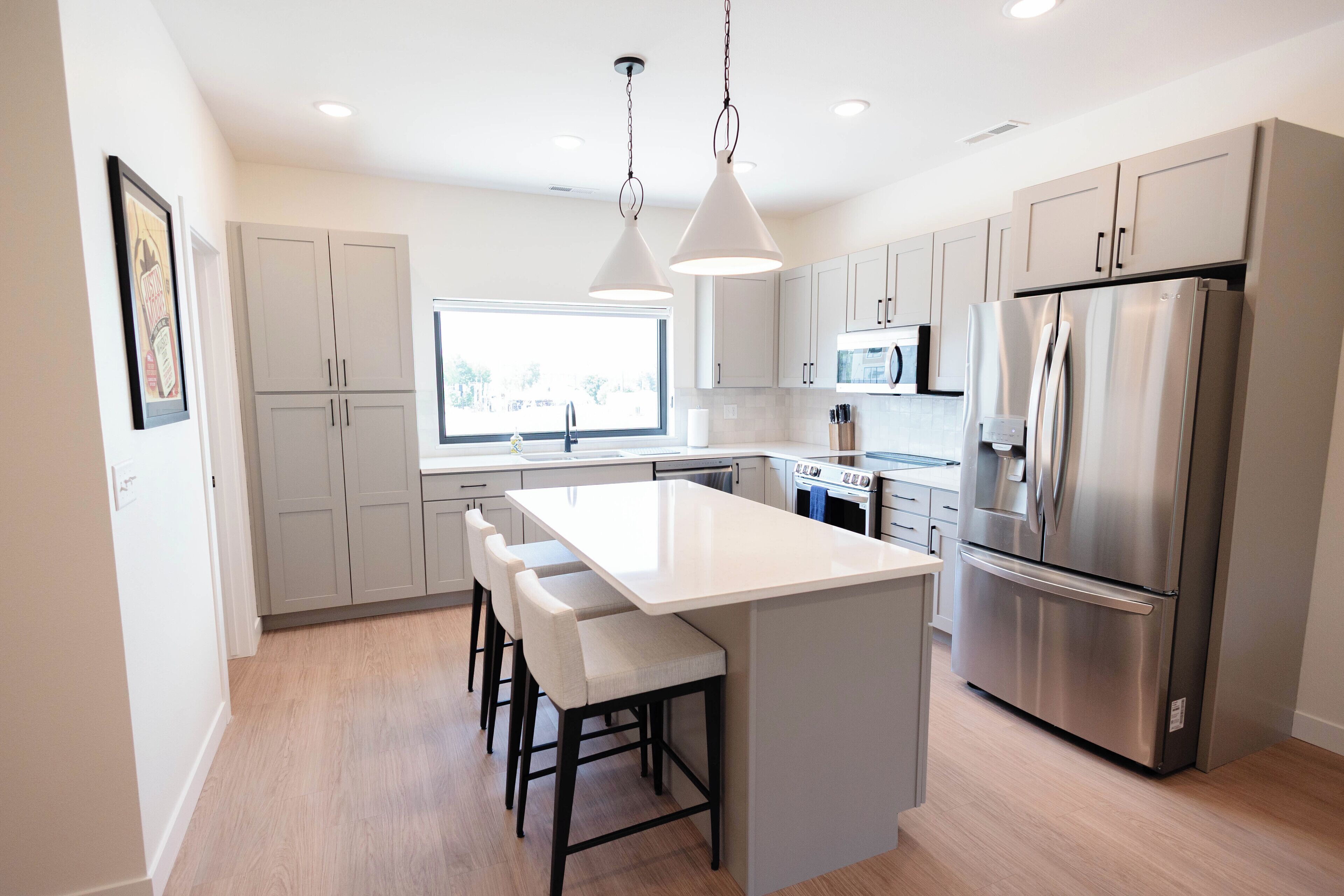 Mikroaaltouuni, uuni, liesi, astianpesukone