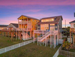 Exterior - Blue Heron - Beach House on the Sand (Galveston)