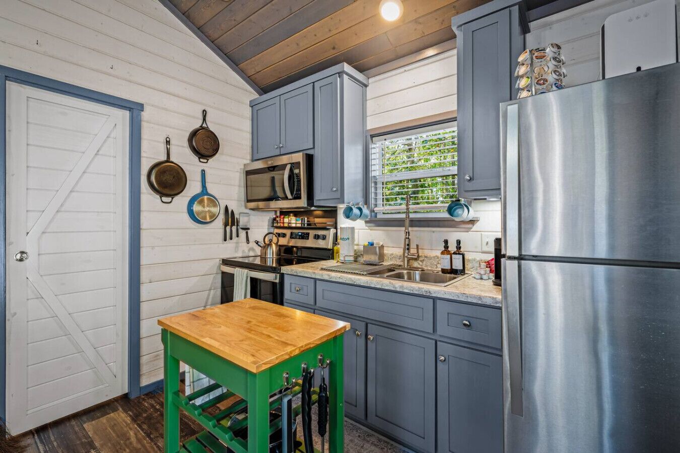 冰箱、微波炉、烤箱、炉灶